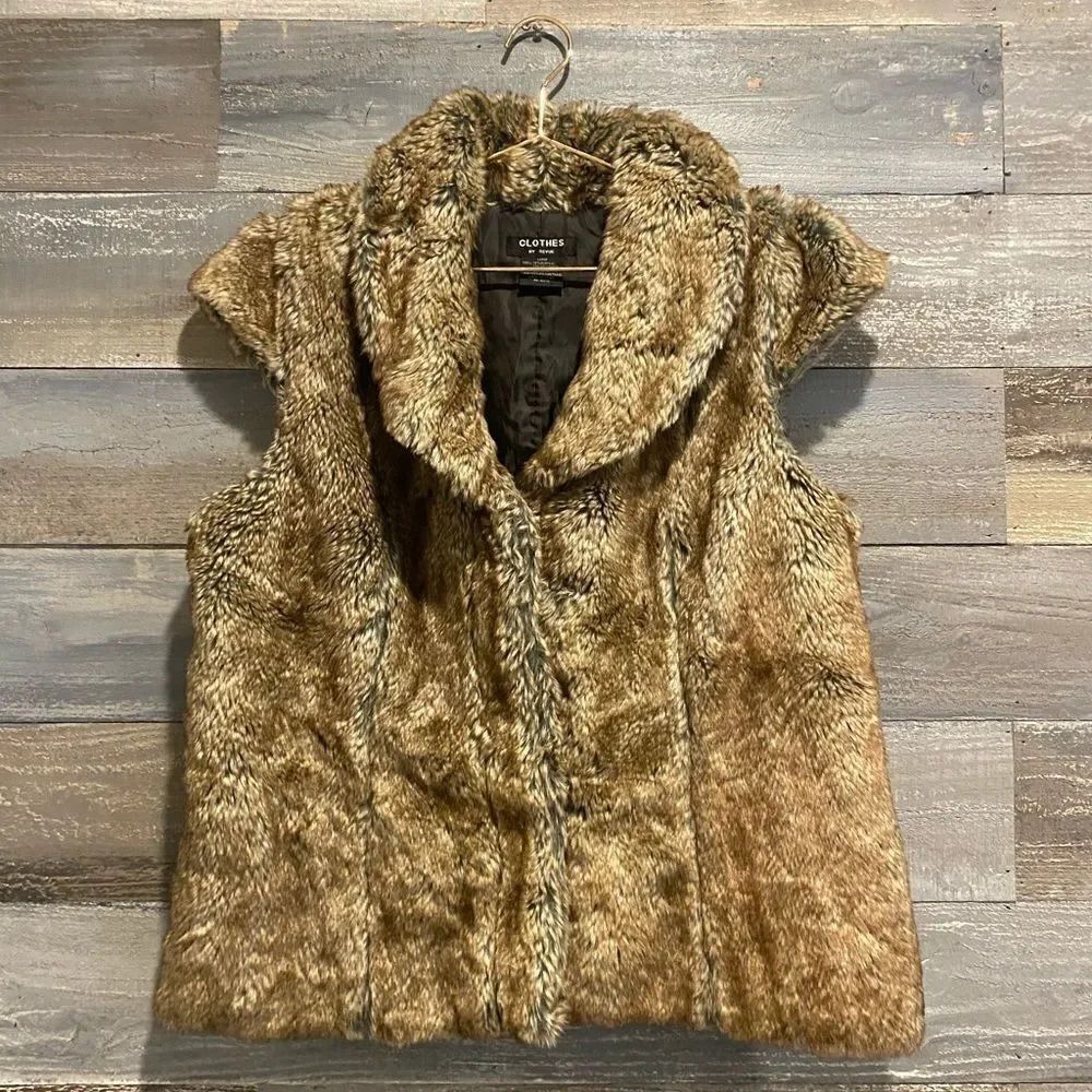 Clothes by Revue faux fur cap sleeve collar vest L